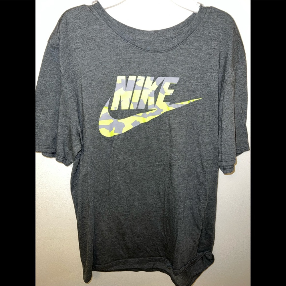 Nike mens large gray shirt sleeve t-shirt